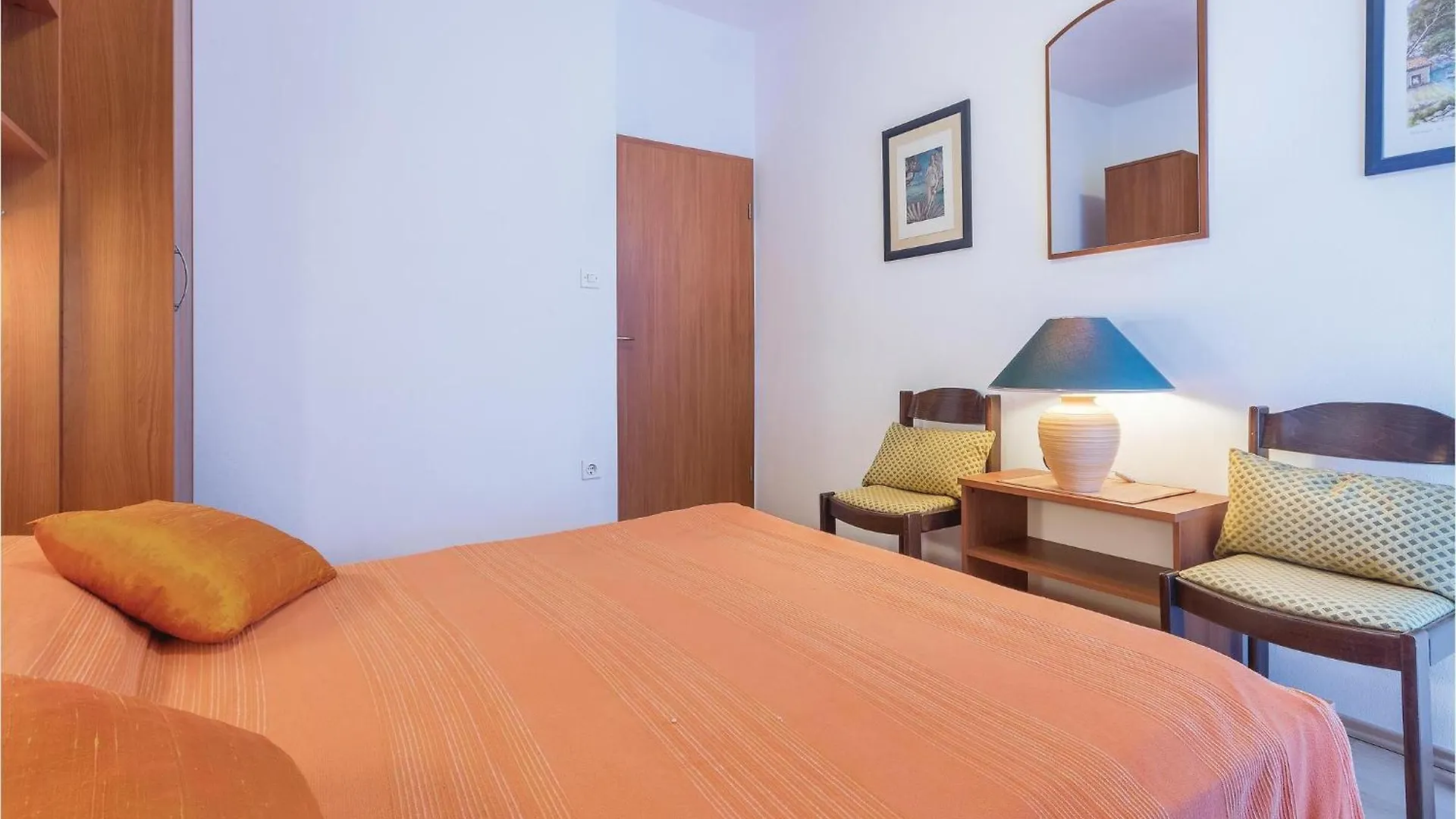 2 Bedroom Nice Apartment In 풀라